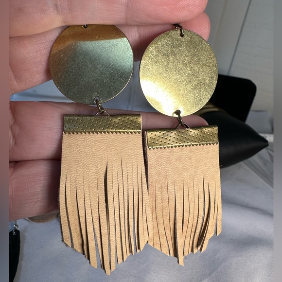 Three pairs of boho casual chic earrings - Picture 9 of 11